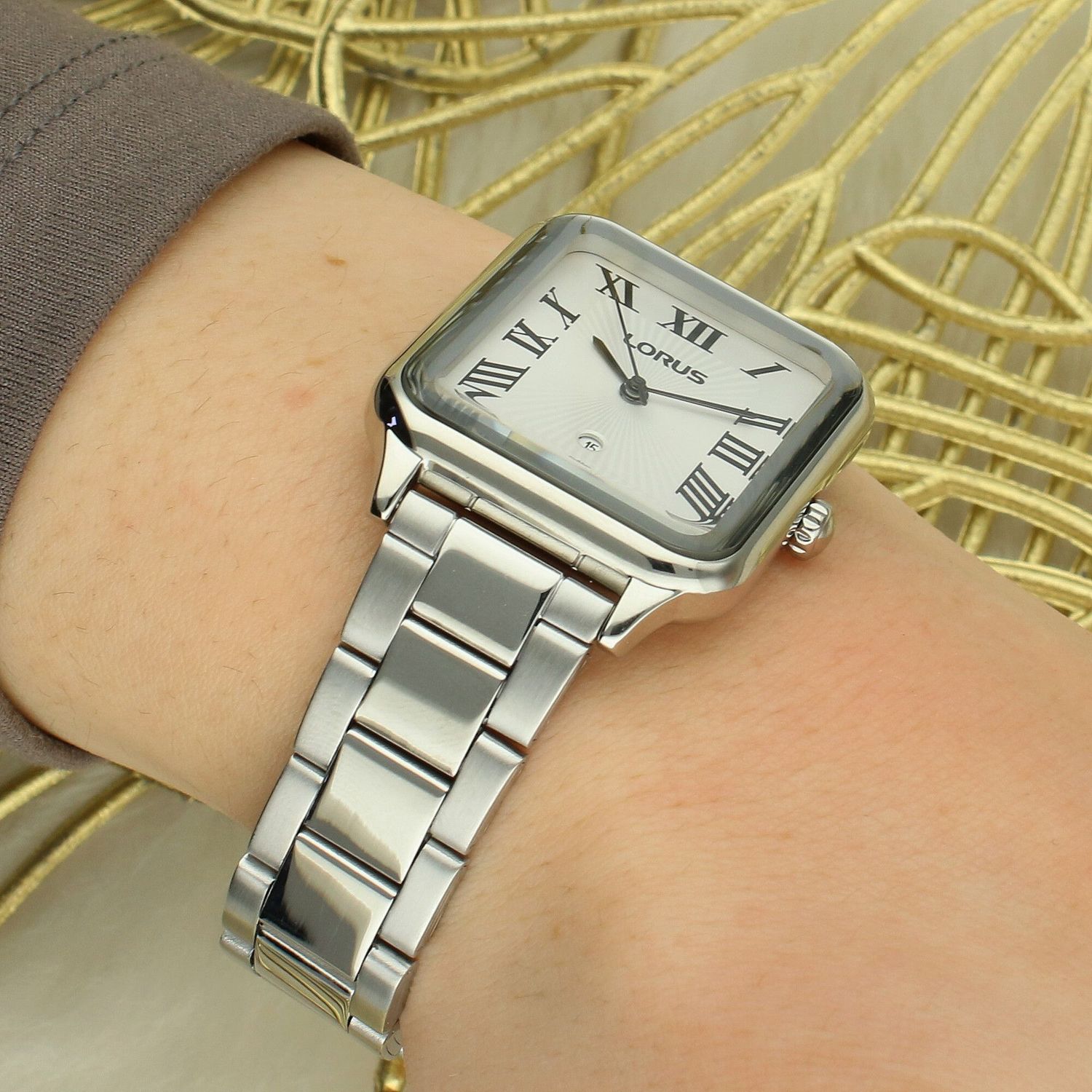 Lorus RH739BX9 – Klasyczny zegarek damski na stalowej bransolecie.jpg