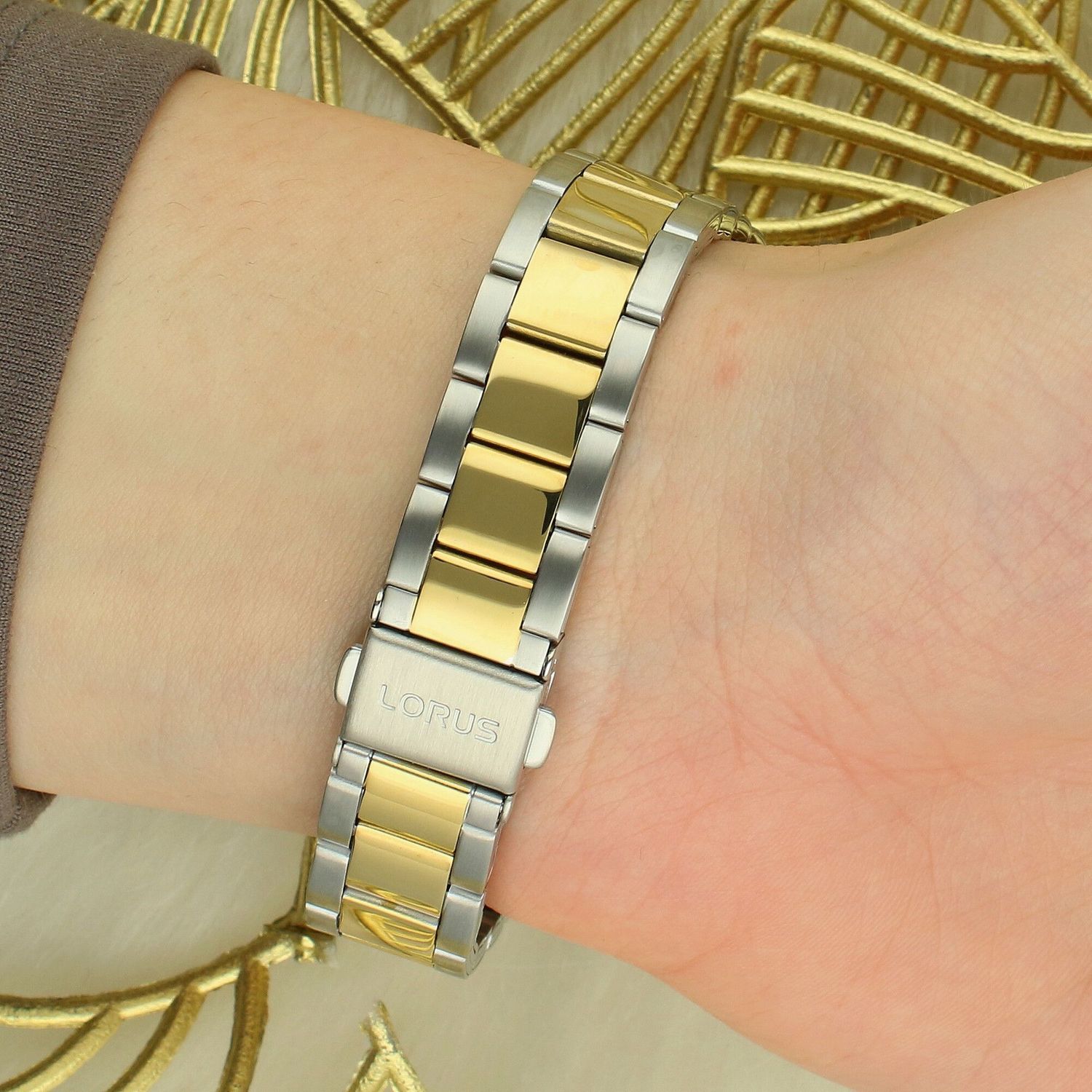 Lorus RH741BX9 – Klasyczny damski zegarek prostokątny z bransoletą.jpg