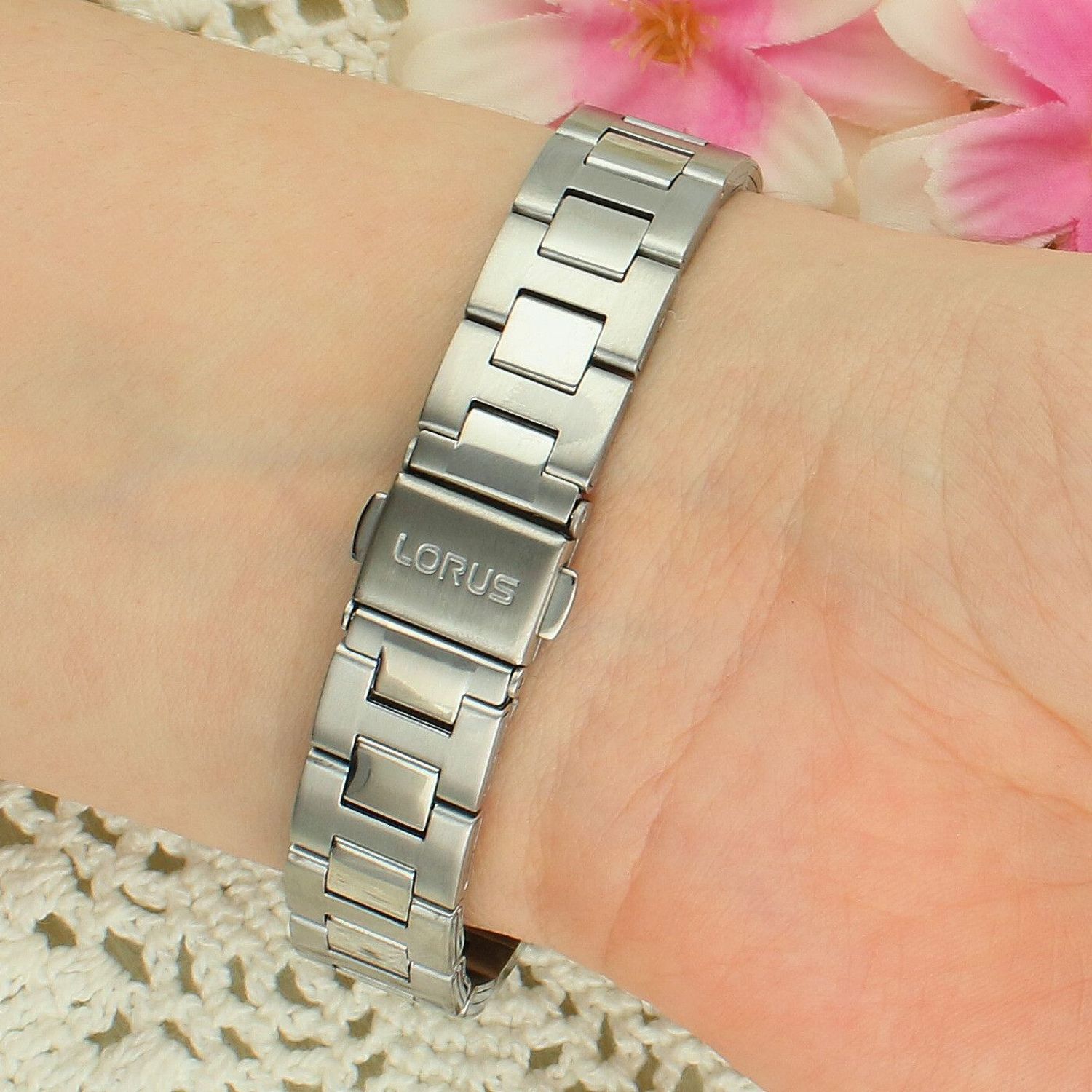 Lorus RH751BX9 damski zegarek srebrny – klasyczny szafirowe szkło.jpg