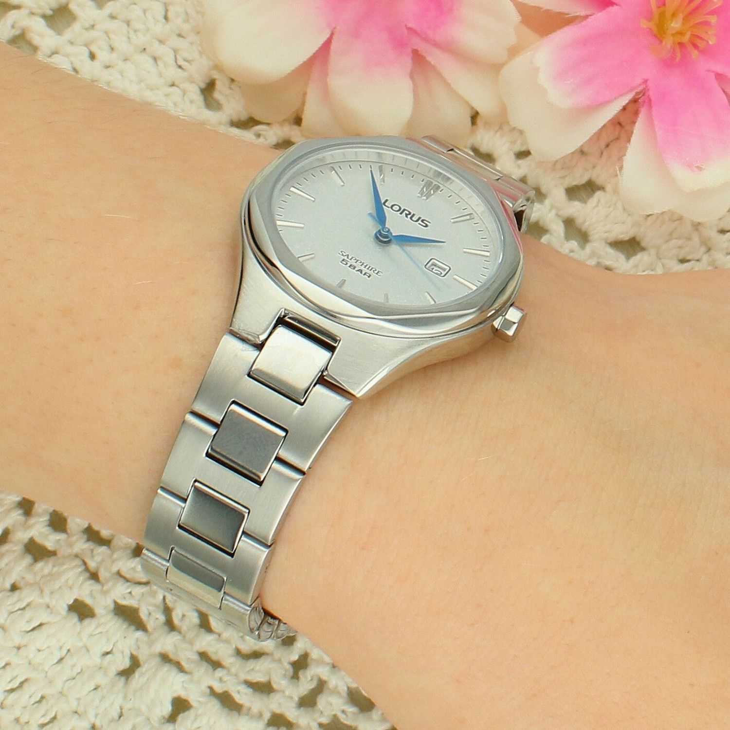 Lorus RH753BX9 damski zegarek srebrny – niebieskie wskazówki szafirowe szkło (2).jpg