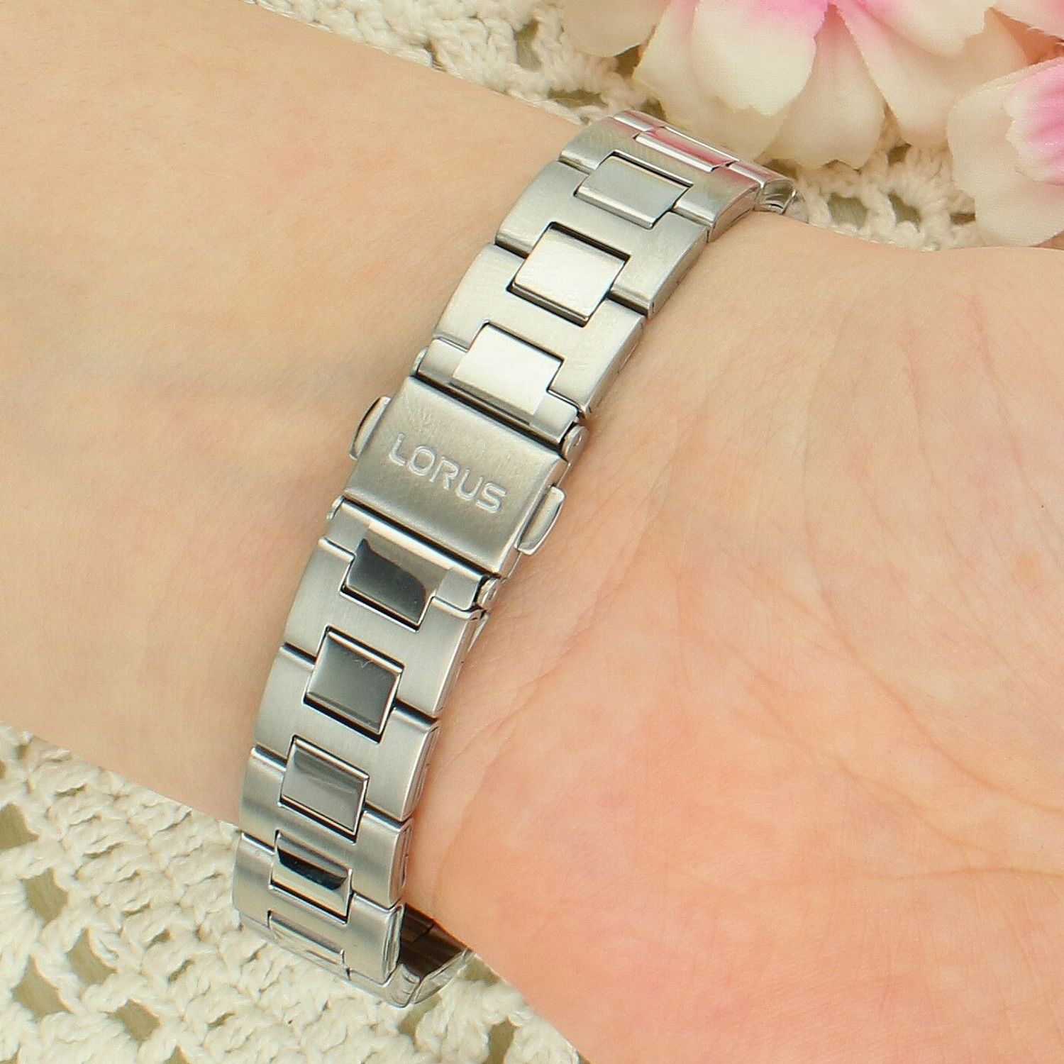 Lorus RH753BX9 damski zegarek srebrny – niebieskie wskazówki szafirowe szkło (2).jpg