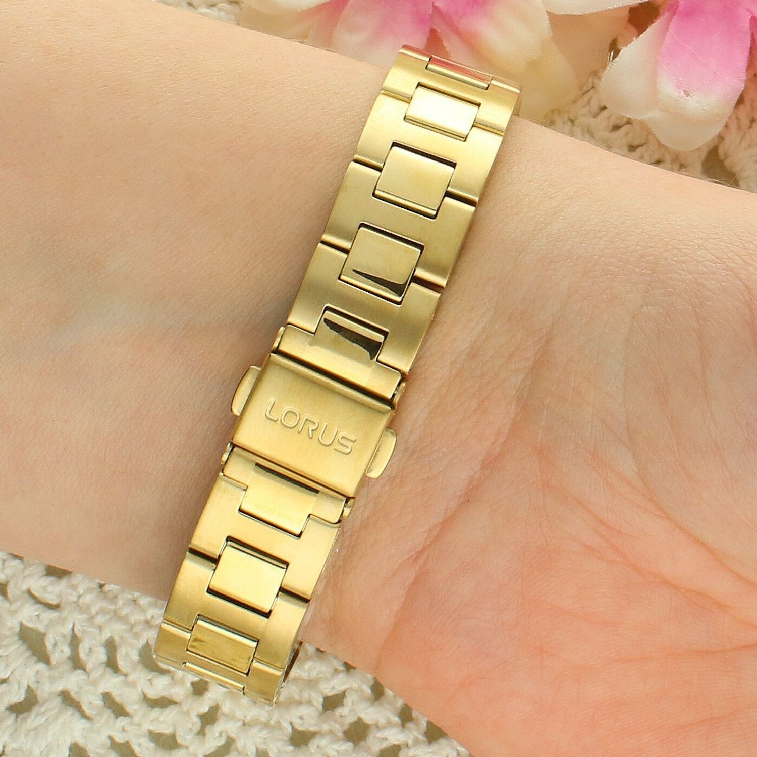 Lorus RH756BX9 Zegarek Damski Classic Lady Złoty Srebrna Tarcza Szafir.jpg