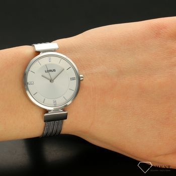 Zegarek damski w klasycznym wydaniu o barwie srebrnej to świetny dodatek do wielu stylizacji. Zegarek to świetny pomysł na prezent. Zapraszamy! (1).jpg