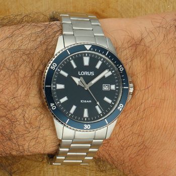 Zegarek męski Lorus Classic RH901SX9 kwarcowy z niebieską tarczą i stalową bransoletą..jpg