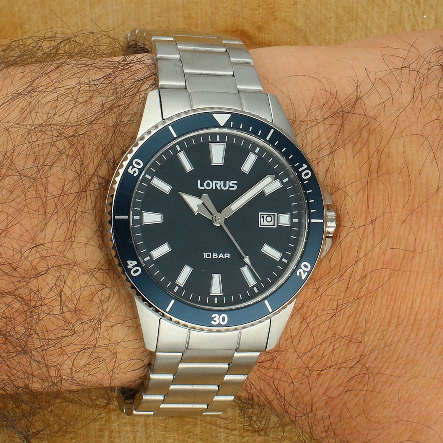 Zegarek męski Lorus Classic RH901SX9 kwarcowy z niebieską tarczą i stalową bransoletą.jpg