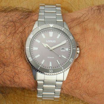 Zegarek męski Lorus Classic RH907SX9 kwarcowy z szarą tarczą i stalową bransoletą fashion.jpg