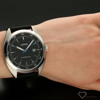 Zegarek męski o klasycznym wyglądzie z czarną tarcza oraz niebieskimi dodatkami. Zegarek damski z paskiem tekstylnym typu NATO. Idealny prezent (1).jpg