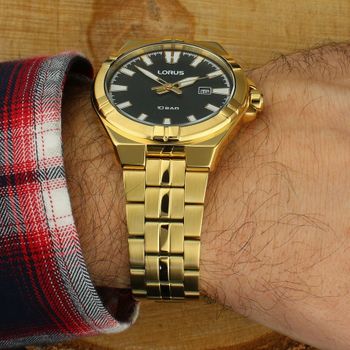 Lorus RH978RX9 to męski zegarek kwarcowy z czarną tarczą, stalową kopertą w kolorze złotym PVD i wodoszczelnością 10 ATM. Posiada datownik i mineralne szkło.3.jpg