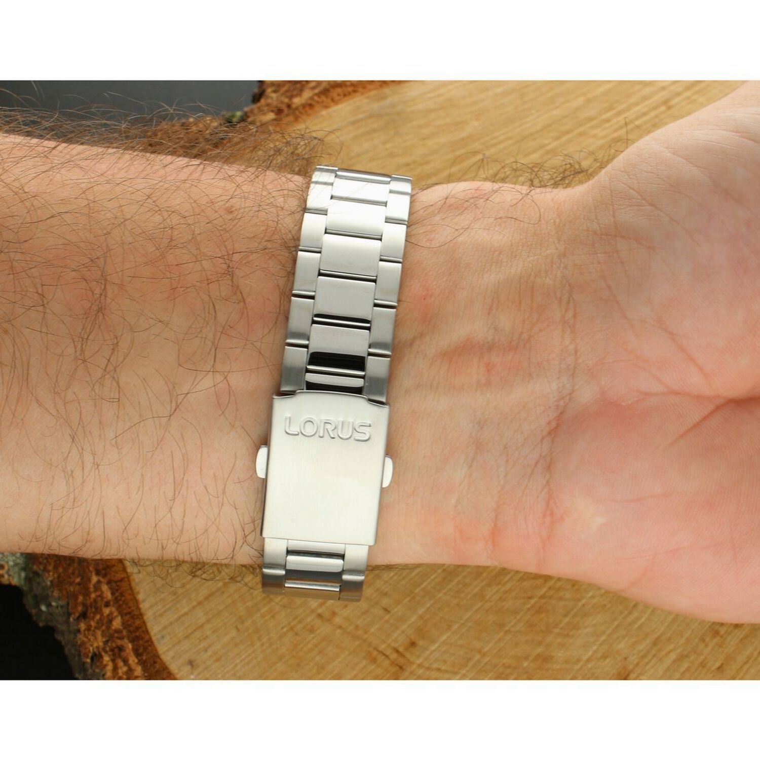 Stylowy zegarek męski Lorus RH981RX9 z niebieską tarczą, mechanizmem kwarcowym, stalową bransoletą i wodoszczelnością 100M. Klasyka i niezawodność w japońskim stylu.1.jpg