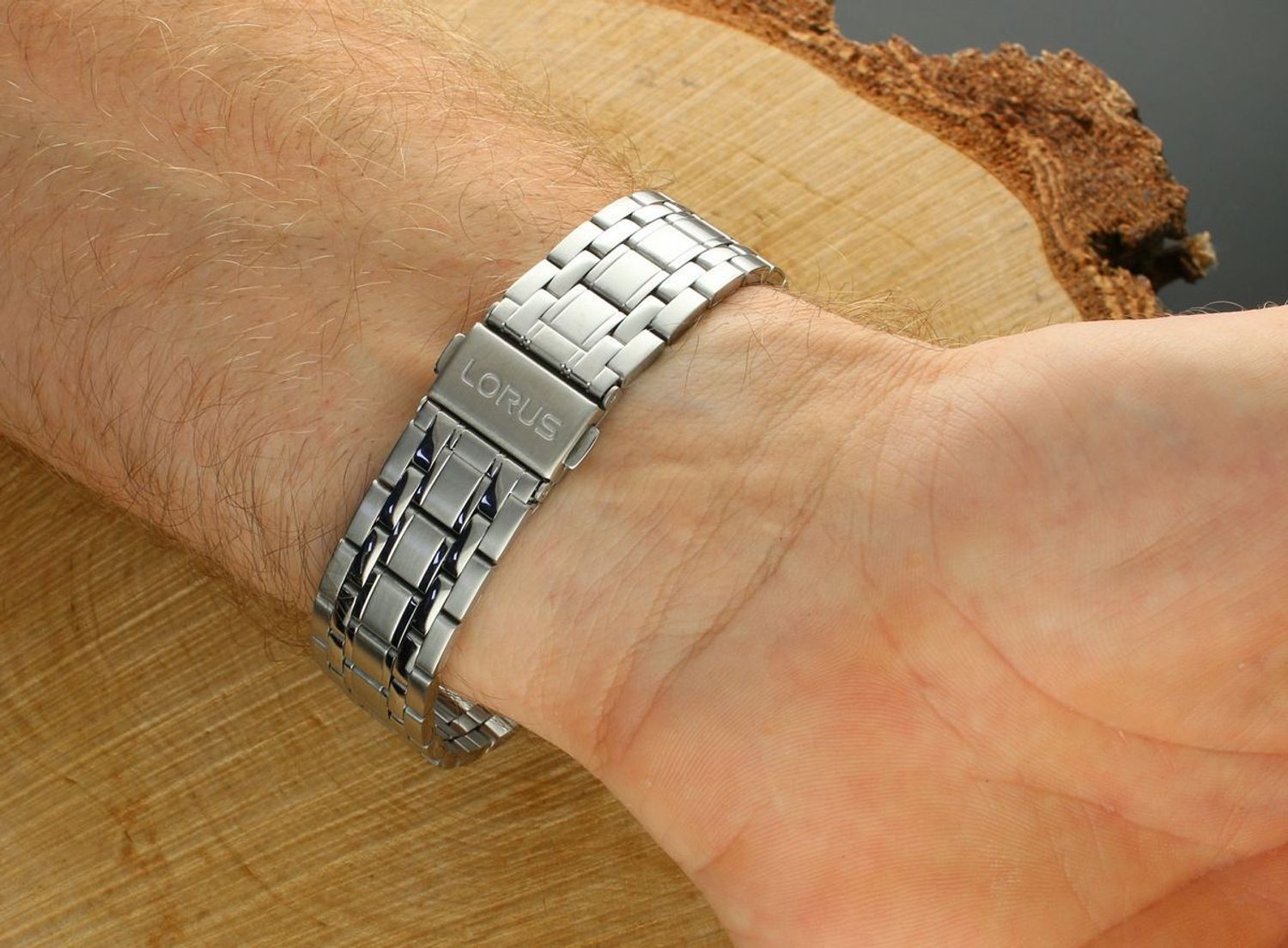 Lorus RH989RX9 – elegancki zegarek męski z granatową tarczą, bransoletą ze stali i mechanizmem Seiko. Wodoszczelność 100M, datownik, szkło mineralne.1.jpg