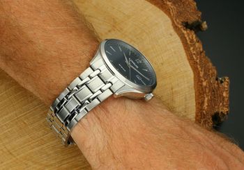 Lorus RH989RX9 – elegancki zegarek męski z granatową tarczą, bransoletą ze stali i mechanizmem Seiko. Wodoszczelność 100M, datownik, szkło mineralne.3.jpg