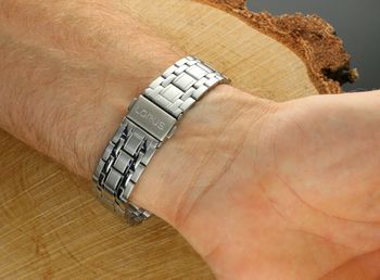 Lorus RH989RX9 – elegancki zegarek męski z granatową tarczą, bransoletą ze stali i mechanizmem Seiko. Wodoszczelność 100M, datownik, szkło mineralne.4.jpg