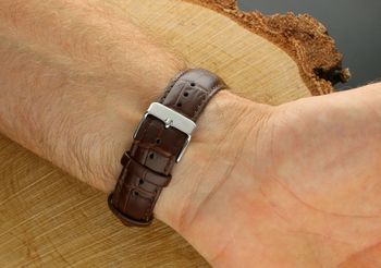 Klasyczny zegarek Lorus RH995RX9 z brązowym skórzanym paskiem, zieloną tarczą i mechanizmem Seiko. Wodoszczelność 100M, idealny na co dzień i do pracy.4.jpg