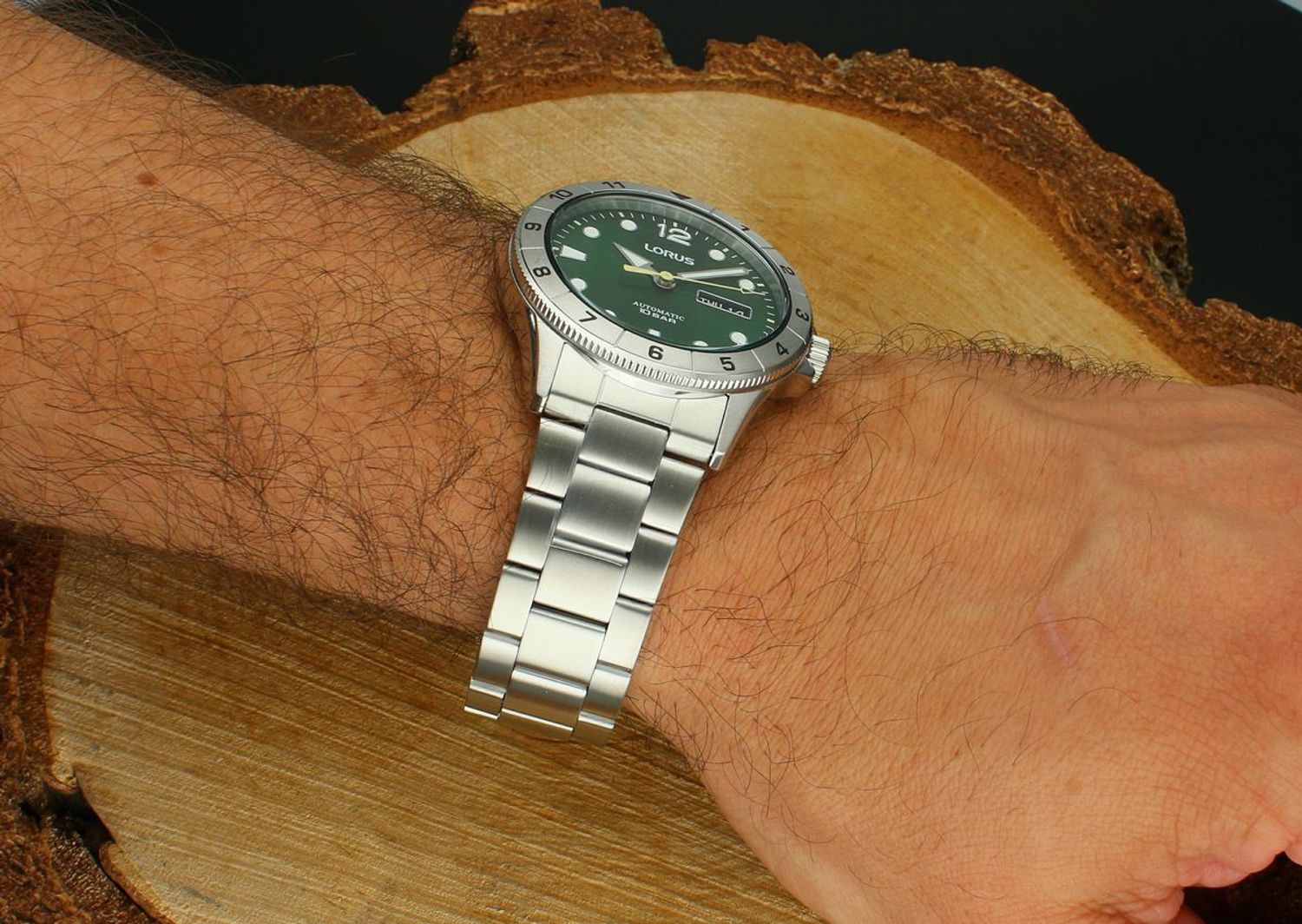 Zegarek męski Lorus RL463BX9 Automatic – stal szlachetna, zielona tarcza, 100m wodoszczelności.jpg