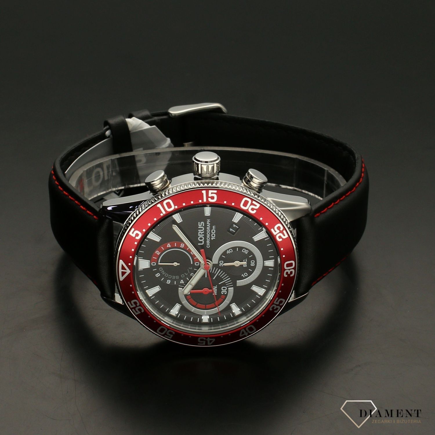 Zegarek męski na sportowym pasku z czerwona nitką Lorus RM345FX9.webp