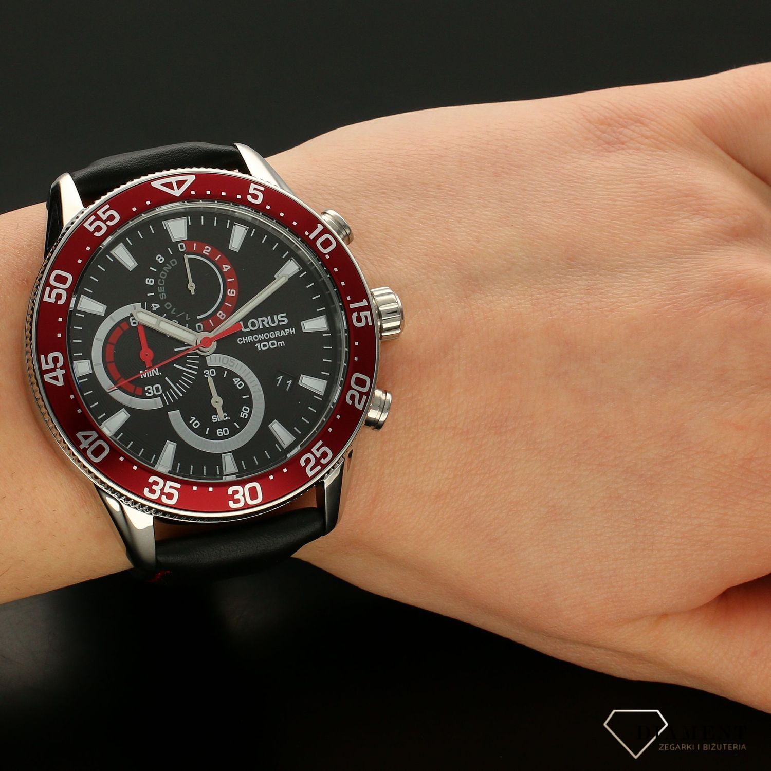Zegarek męski na sportowym pasku z czerwona nitką Lorus RM345FX9.webp