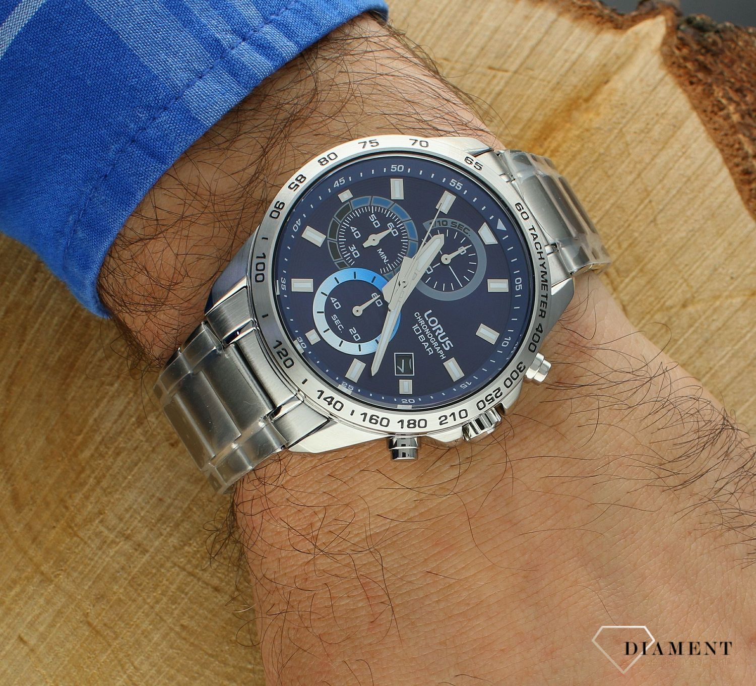 Zegarek męski Lorus Chronograph RM353JX9. Zegarek męski na bransolecie. Zegarek Lorus z granatową tarczą. Klasyczny zegarek męski Lorus. Zegarek męski idealny na prezent. Zegarek z chronografem..jpg