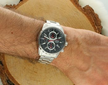 Zegarek męski Lorus Chronograph RM371JX9  wyposażony jest w kwarcowy mechanizm, zasilany za pomocą baterii. Posiada bardzo wysoką dokładność mierzenia czasu +- 10 sekund w przeciągu 30 dni.2.jpg