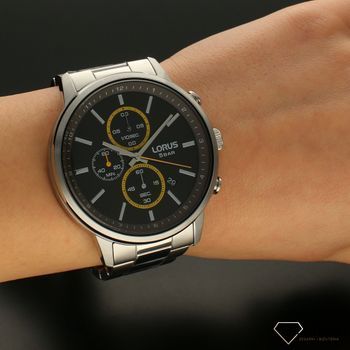 Zegarek męski LORUS Klasyczny Chronograph RM395GX9. Idealny zegarek męski do codziennego użytkowania oraz ważnych spotkań. Zegarek ze strebrną bransoletą (1).jpg