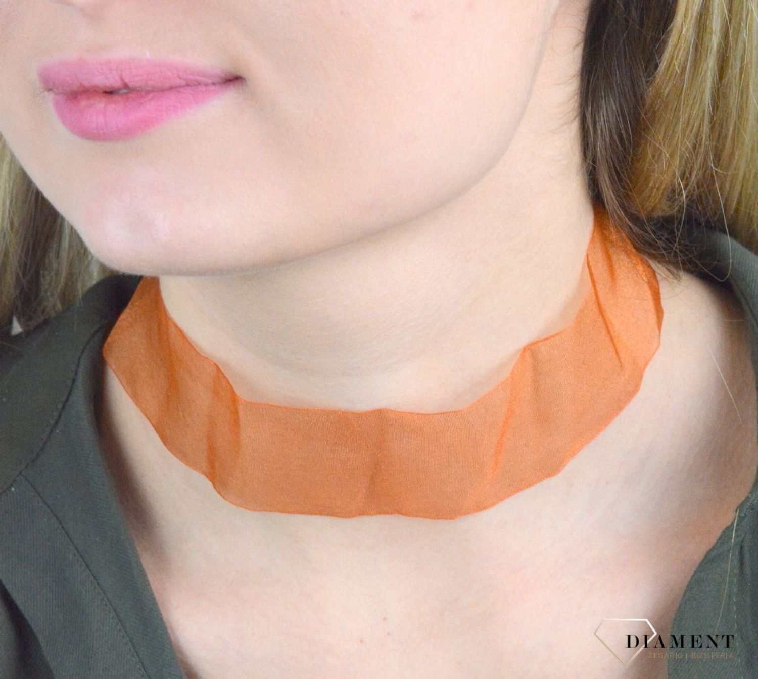 Ciekawy, oryginalny naszyjnik choker to dodatek idealny na lato. Choker to obecnie jeden z najmodniejszych rodzajów naszyjników, kojarzony z modą festiwalową i młodzieżow (2).jpg