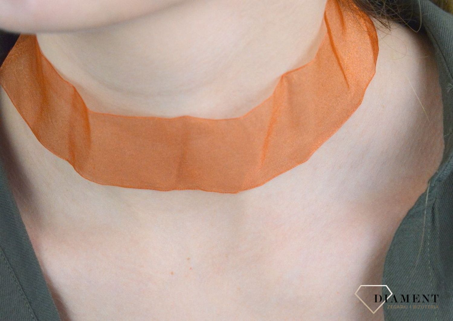 Ciekawy, oryginalny naszyjnik choker to dodatek idealny na lato. Choker to obecnie jeden z najmodniejszych rodzajów naszyjników, kojarzony z modą festiwalową i młodzieżow (2).jpg