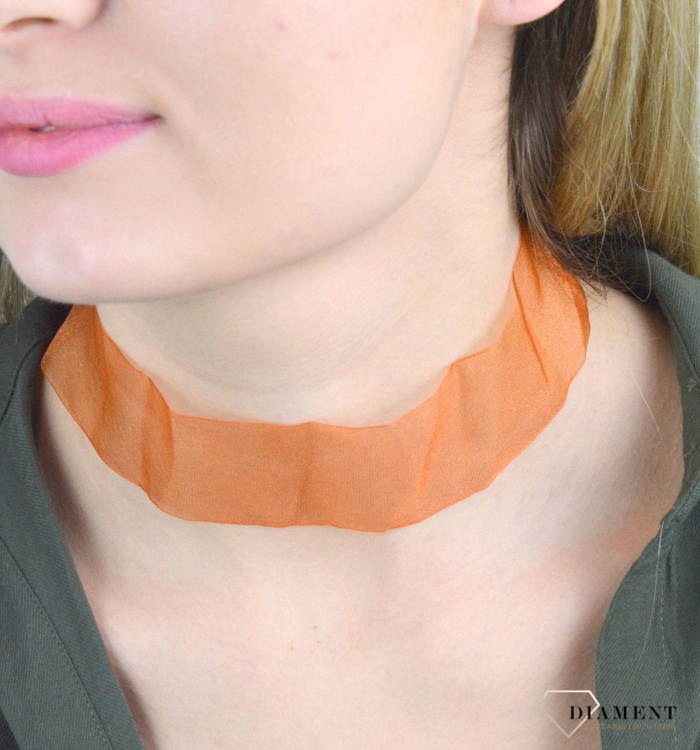 Ciekawy, oryginalny naszyjnik choker to dodatek idealny na lato. Choker to obecnie jeden z najmodniejszych rodzajów naszyjników, kojarzony z modą festiwalową i młodzieżow (2).jpg