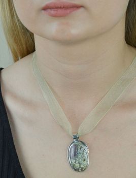 Naszyjnik seledynowa Wstążka RNS10-2. Naszyjnik wstążka. Naszyjnik seledynowy. Naszyjnik zielony wstążka. Naszyjnik damski choker. Naszyjnik typu choker na szyje. Naszyjnik damski, młodzieżowy. Naszyjnik na lato (2).JPG