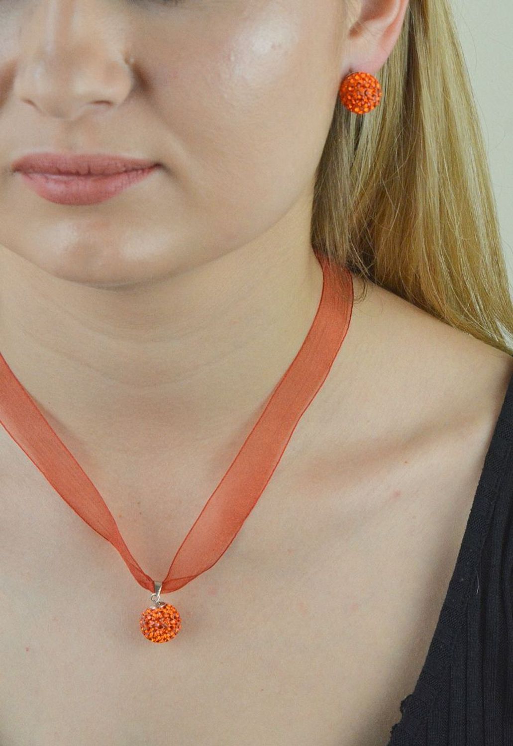 Naszyjnik pomarańczowa Wstążka RNS10-3. Naszyjnik wstążka. Naszyjnik choker. Naszyjnik pomarańczowy wstążka. Naszyjnik na lato. Naszyjnik idealny dodatek na lato. Naszyjnik choker damaski. Naszyjnik dla k.jpg