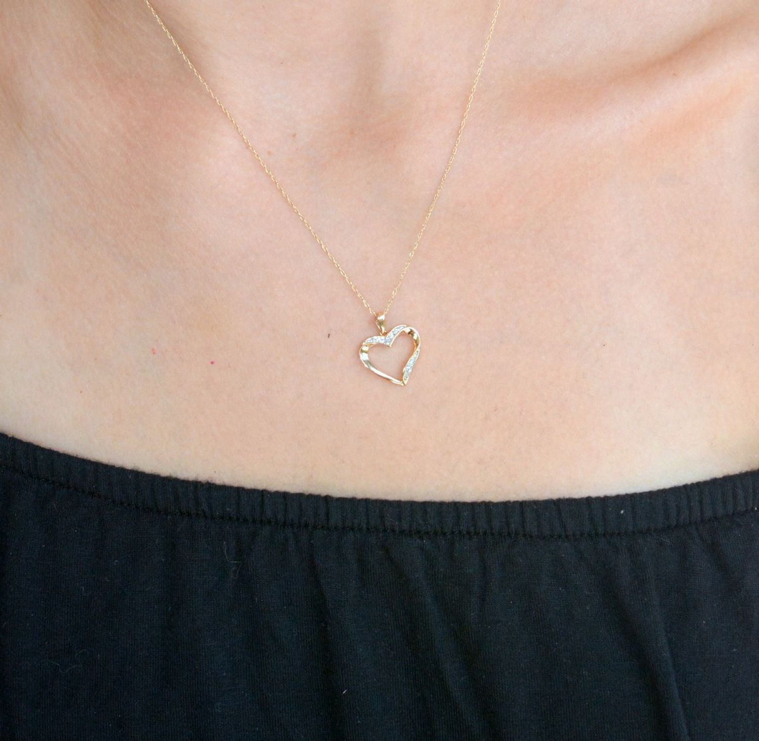 Zawieszka złota Kontur Serduszka  z 11 Diamentami 585 RP16013Y.jpg