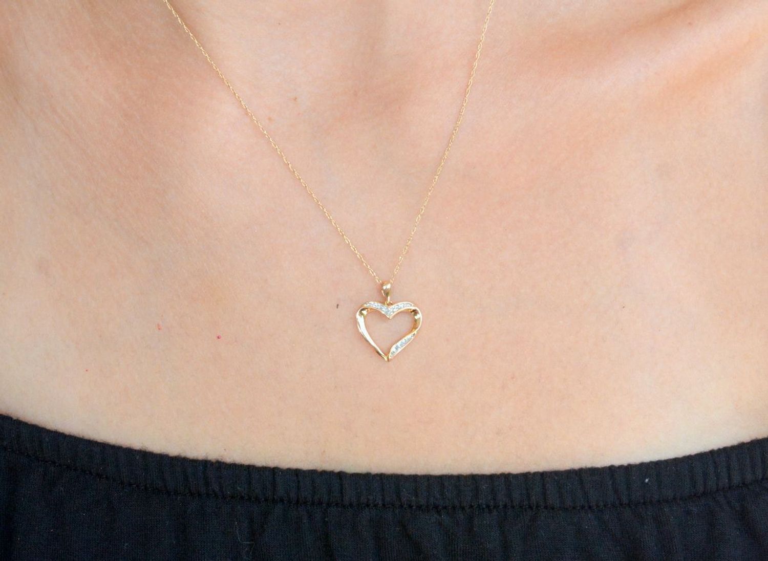 Zawieszka złota Kontur Serduszka  z 11 Diamentami 585 RP16013Y.jpg