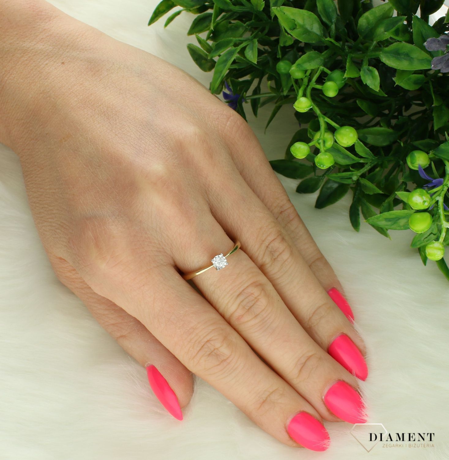 Złoty pierścionek damski 585 z Jednym centralnym Białym Diamentem 0.41 ct RR47799IGIY.jpg