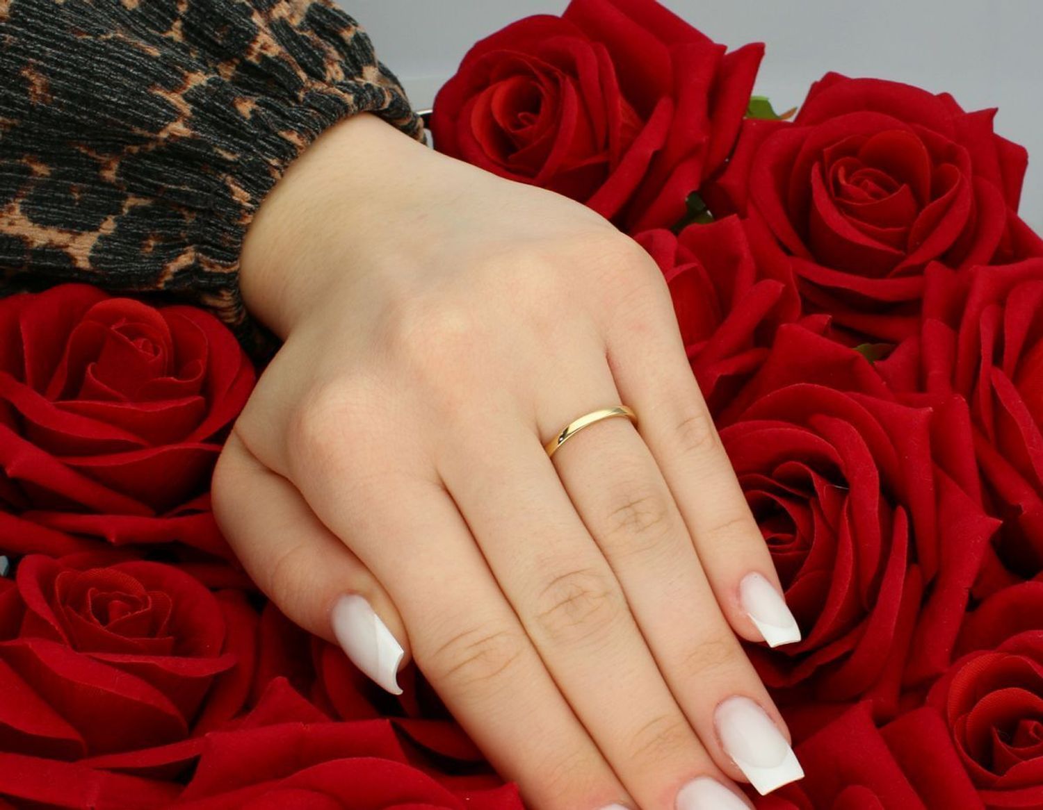 Pierścionek damski zloty 585 Owalna markiza z Szafirem i Diamentami 0,14 ct RR538SAPY Złoty pierścionek damski wykonany z żółtego 14 karatowego złota o formie markizy..jpg