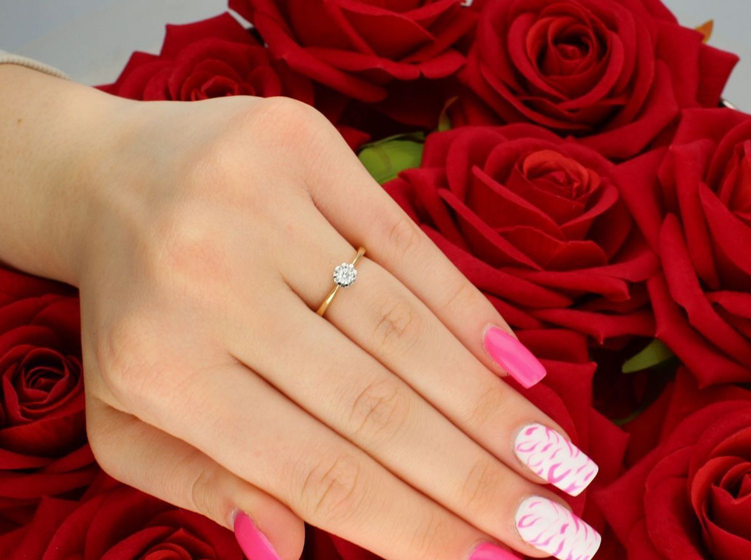 Złoty pierścionek z diamentem 0,07ct GHSI – RR574Y.jpg