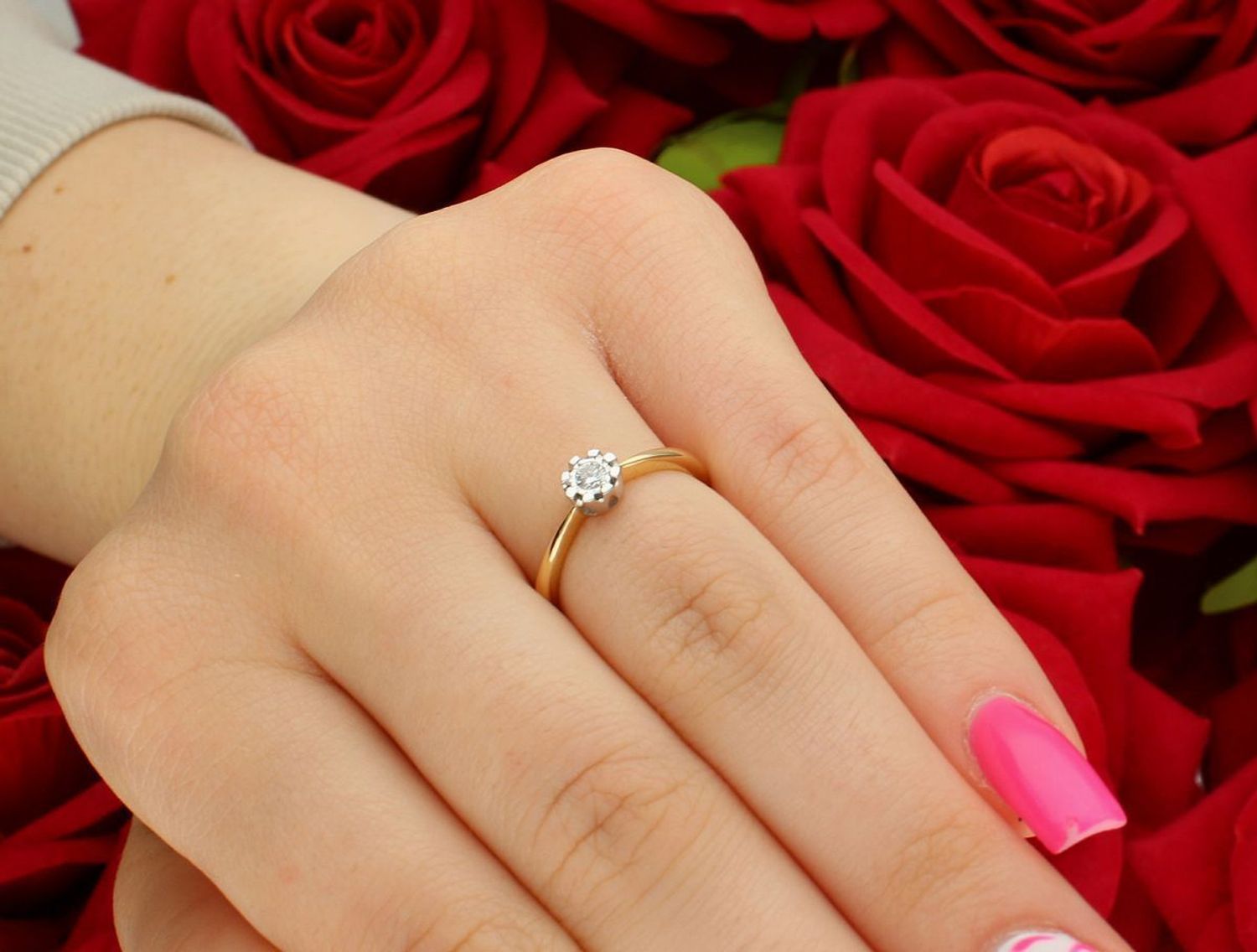 Złoty pierścionek z diamentem 0,07ct GHSI – RR574Y.jpg