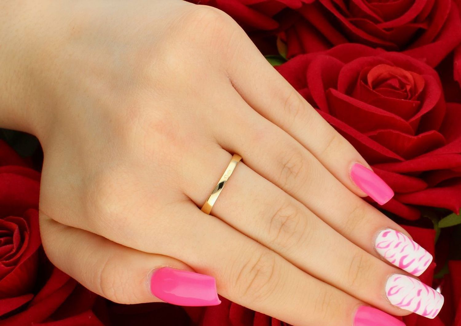 Złoty pierścionek RR585Y z diamentem 0,05ct GHSI. Rozmiar 17, próba 585, waga 2,90 g. Klasyczna forma i subtelny blask w eleganckim wydaniu.1.jpg