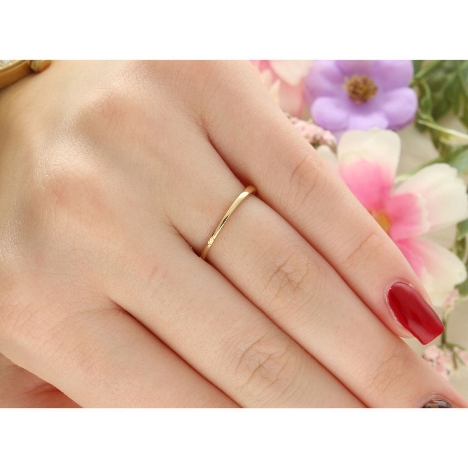 Złoty pierścionek damski 585 Subtelny pierścionek z Diamentem o ciekawej oprawie 0.05 ct   Pierścionek z żółtego 14 karatowego złota z Diamentem, idealny prezent dla każdej kobiety. Pierścionek idealny na zaręczyny..jpg