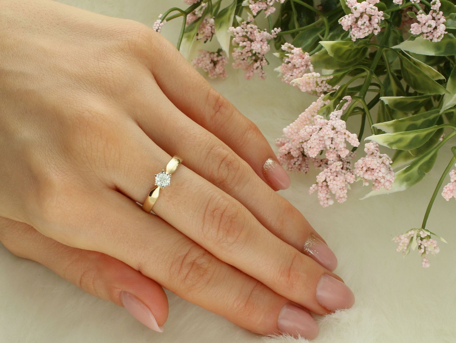 Pierścionek damski z Diamentem, klasyczny pierścionek zaręczynowy 0,15 ct rozmiar 12 RR723Y Damski pierścionek został wykony z złota próby 585 ozdobionego jednym Diamentem..jpg