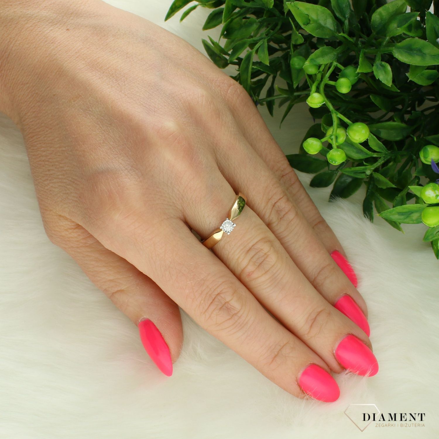 Pierścionek damski złoty 585 Pierścionek zaręczynowy złoty z Diamentem 0,08 ct RR732Y Pierścionek z żółtego 14 karatowego złota z Diamentami, idealny prezent dla każdej kobiety. Klasyka w idealnym wydaniu o rozmiarze 16 (1).jpg