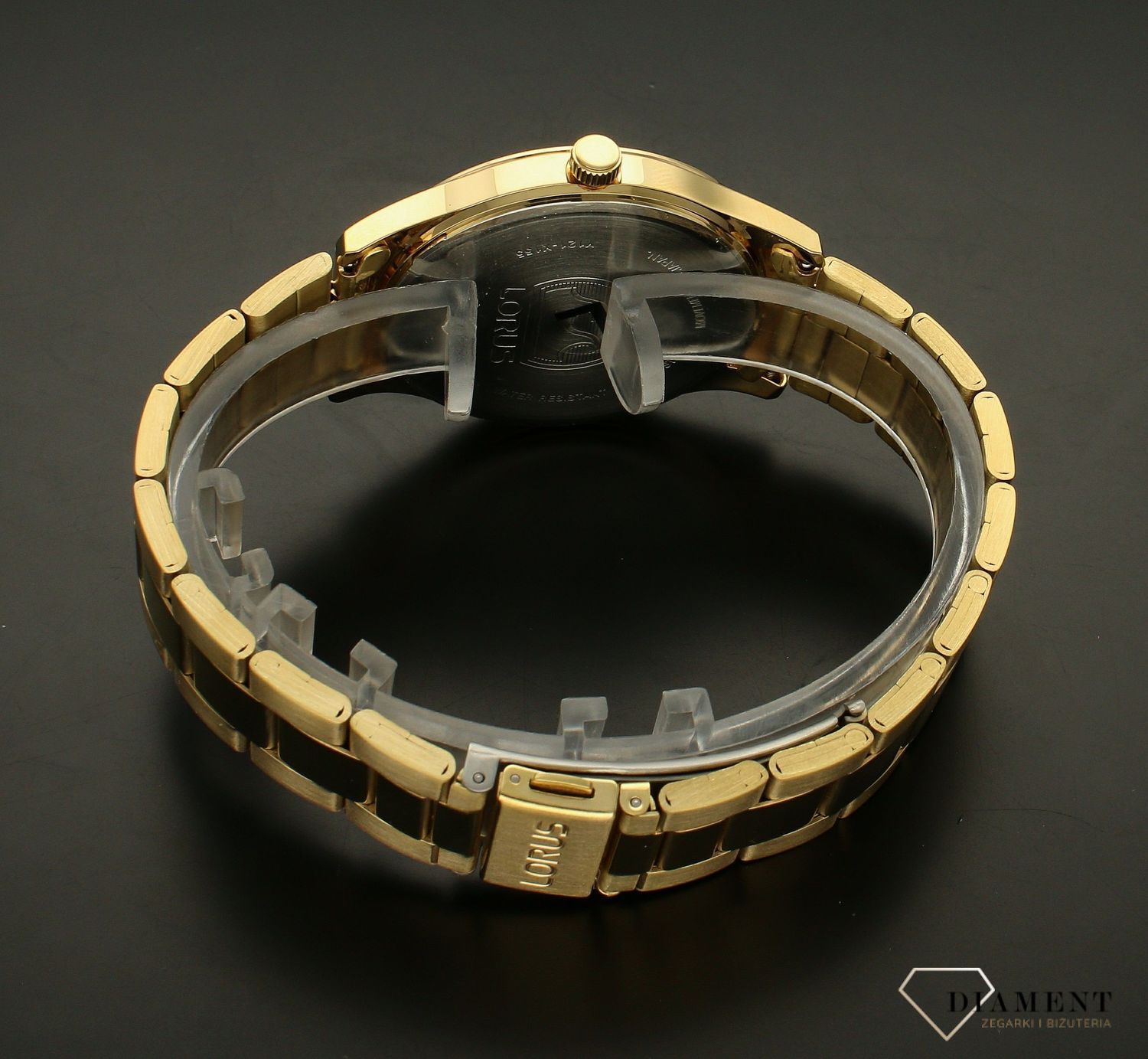 Zegarek męski Lorus RRX02JX9. Zegarek męski Lorus na bransolecie RRX02JX9 w złotym kolorze wyposażony jest w kwarcowy mechanizm, zasilany za pomocą baterii. Męski zegarek Lorus na złotej bransolecie. Klasyczny zegarek męski idealny na prezent.jpg