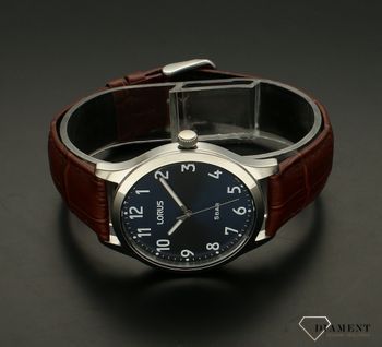 Zegarek męski Lorus RRX05JX9. Zegarek męski Lorus RRX05JX9 wyposażony jest w kwarcowy mechanizm, zasilany za pomocą baterii. Zegarek na pasku klasyczny, elegancki. Elegancki zegarek męski idealny na prezent dla mężczyzny (1).jpg