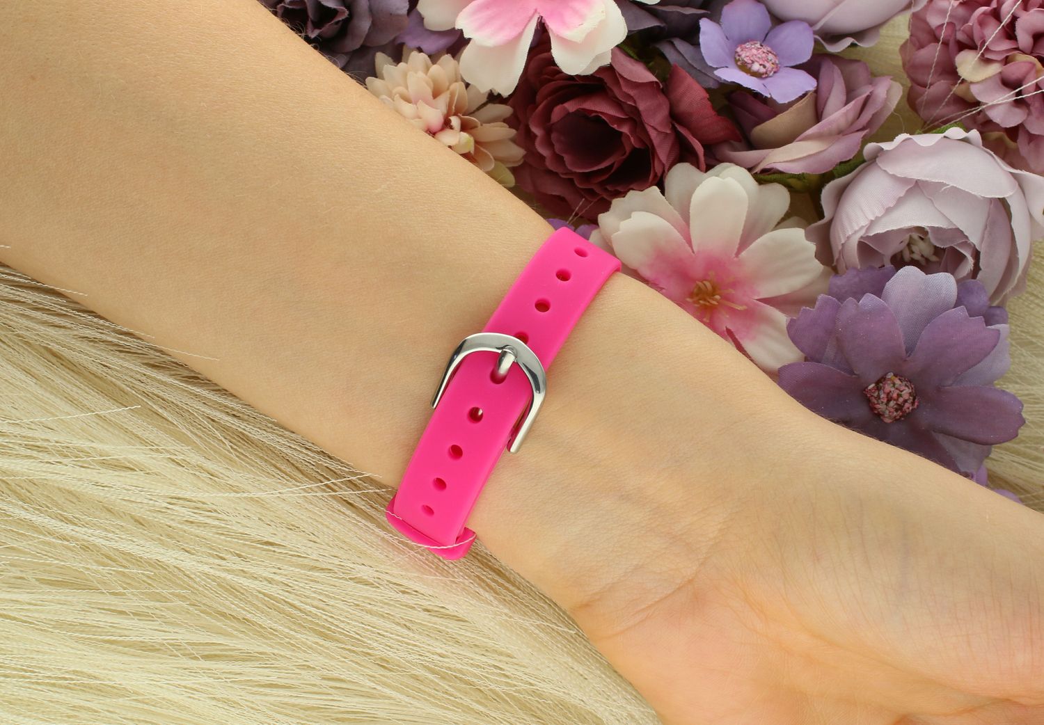 Zegarek dziecięcy LORUS RRX57JX9 Zegarek dla dziewczynki Lorus różowy RRX57JX9 wyposażony jest w kwarcowy mechanizm, zasilany za pomocą baterii.1.webp