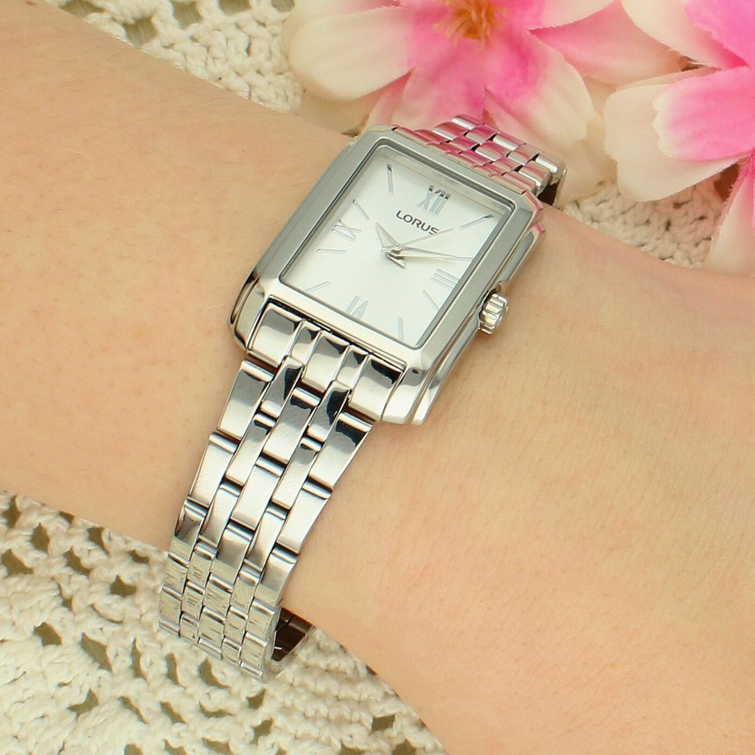 Lorus RRX71JX9 damski zegarek srebrny – klasyczna prostokątna tarcza.jpg