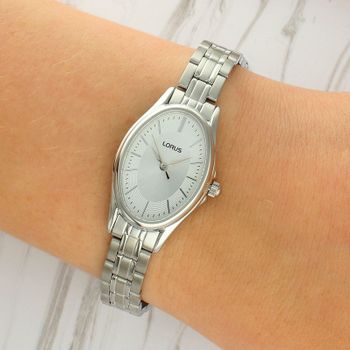 Zegarek damski Lorus owalny srebrny 22 mm na stalowej bransolecie damski.jpg