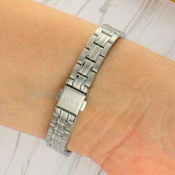 Zegarek damski Lorus owalny srebrny 22 mm na stalowej bransolecie zzapięcie.jpg