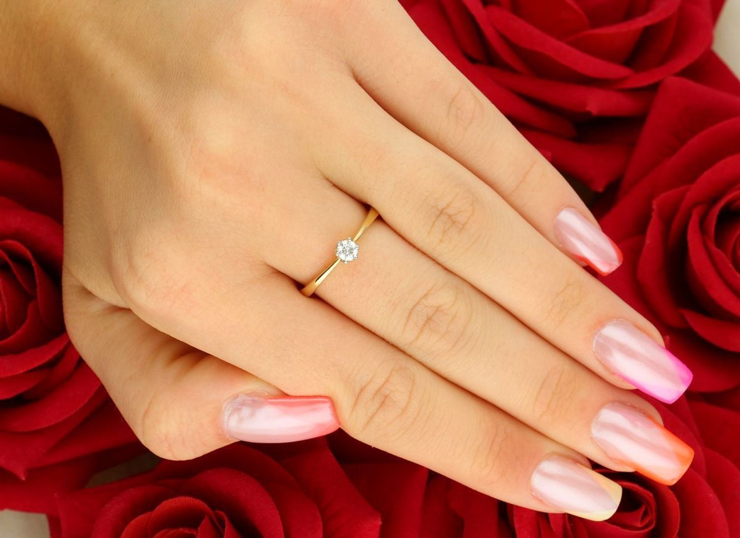 Złoty pierścionek damski z diamentem VS1F o masie 0,2 ct. Elegancki, subtelny i wyjątkowy – idealny na prezent lub zaręczyny. Próba 925, rozmiar 17, waga 2,24 g. Kup teraz!1.jpg