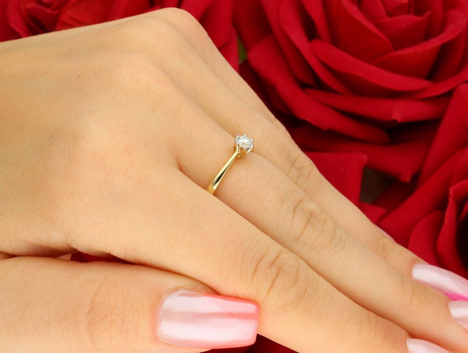 Złoty pierścionek damski z diamentem VS1F o masie 0,2 ct. Elegancki, subtelny i wyjątkowy – idealny na prezent lub zaręczyny. Próba 925, rozmiar 17, waga 2,24 g. Kup teraz!1.jpg