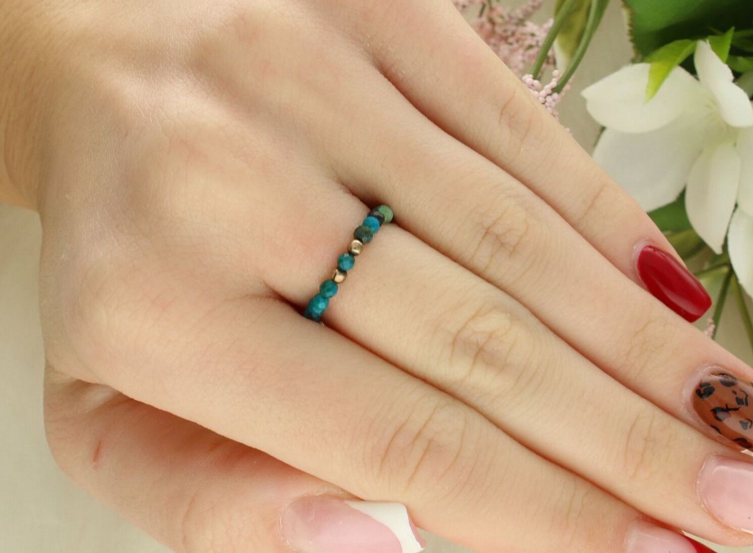 Pierścionek damski RS3014v31 wykonany ze srebra 925 pozłacanego z naturalnym apatytami. Rozmiar 12, wykonany na gumce, lekki i elegancki. Idealny do codziennych i 1.jpg