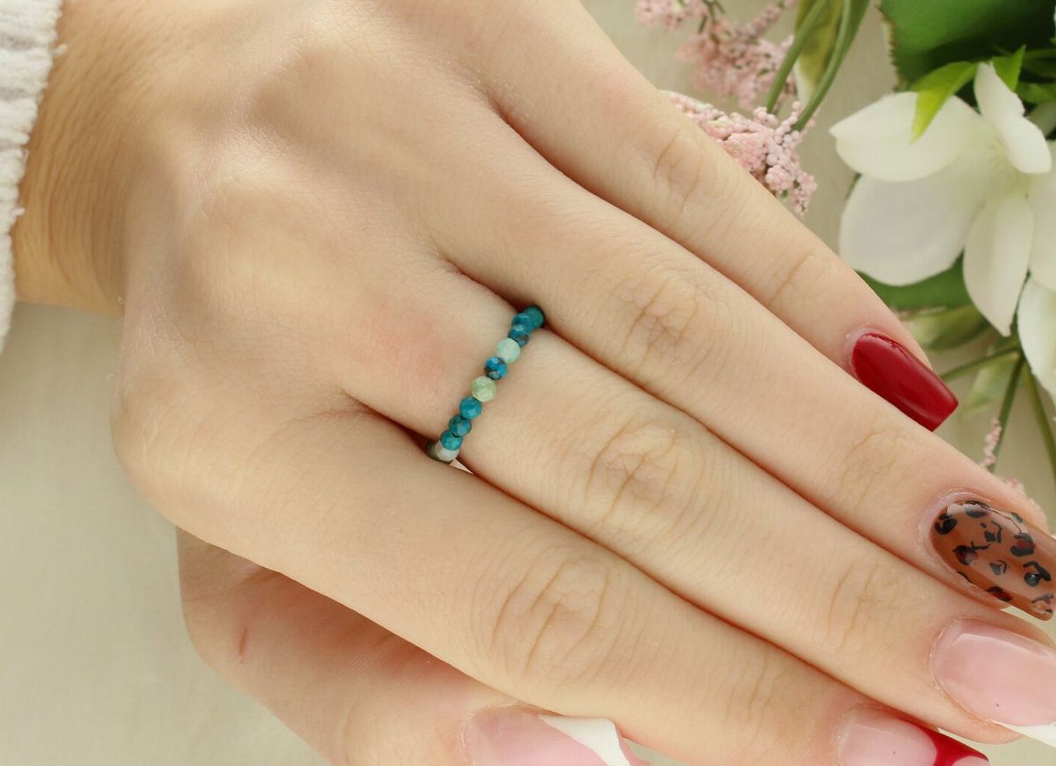 Pierścionek damski RS3014v31 wykonany ze srebra 925 pozłacanego z naturalnym apatytami. Rozmiar 12, wykonany na gumce, lekki i elegancki. Idealny do codziennych i 1.jpg