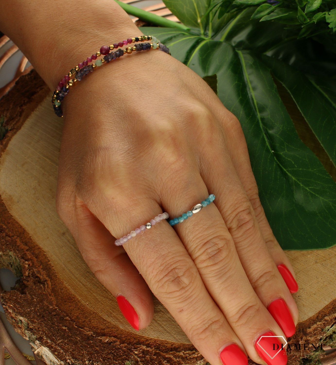 Pierścionek damski srebrny z apatytem RS3014v4. Modny pierścionek z ozdobnych kuleczek na gumce to intrygująca biżuteria która spodoba się niezależnej, odważnej kobiecie, kochającej wyraziste dodatki, które podkreślają osobow (1).jpg