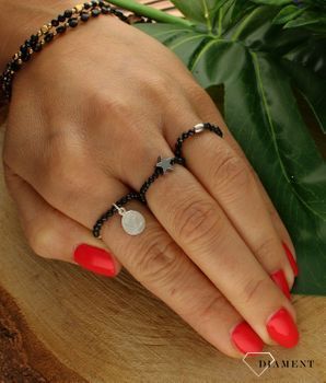 Pierścionek damski srebrny z kamieniem naturalnym spinel RS3014v42. . Modny pierścionek z ozdobnych kuleczek na gumce to intrygująca biżuteria która spodoba się niezależnej, odważnej kobiecie, kochającej wyraziste dodatki, k.jpg